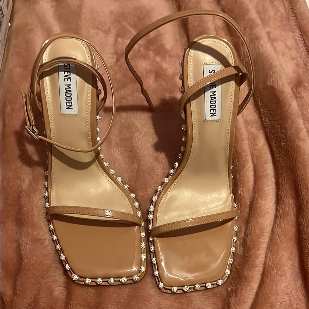 Steve Madden Tan Heeled Sandals with Straps, brand new never worn